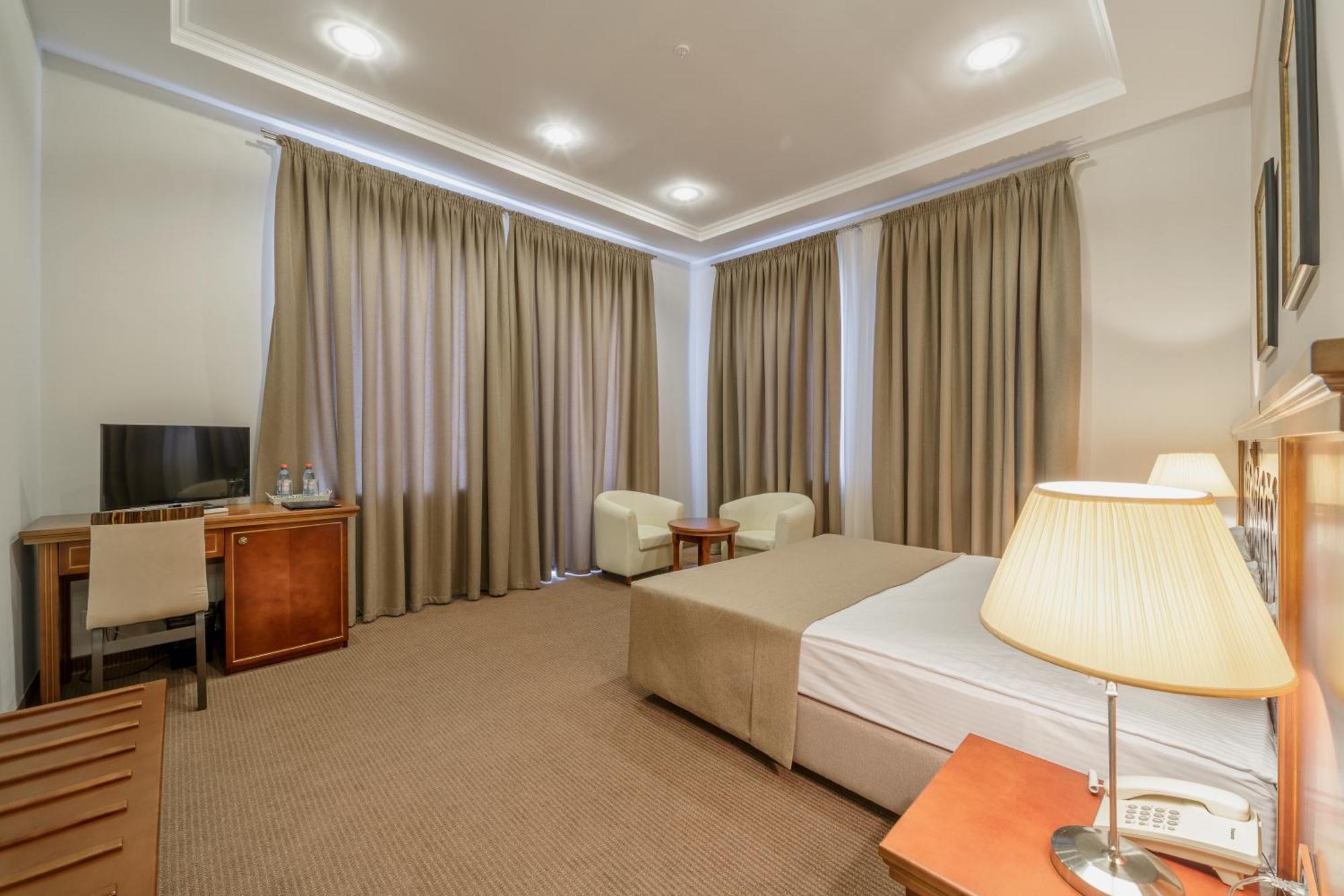 Large Double or Twin Room