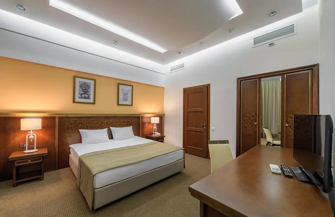 Alarus Luxe Hotel-1